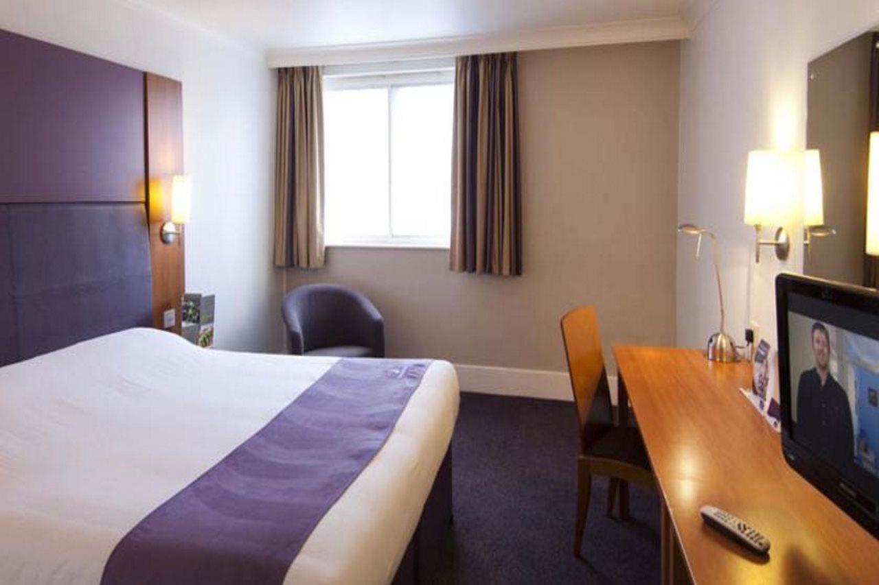 Premier Inn Wrexham North Zewnętrze zdjęcie